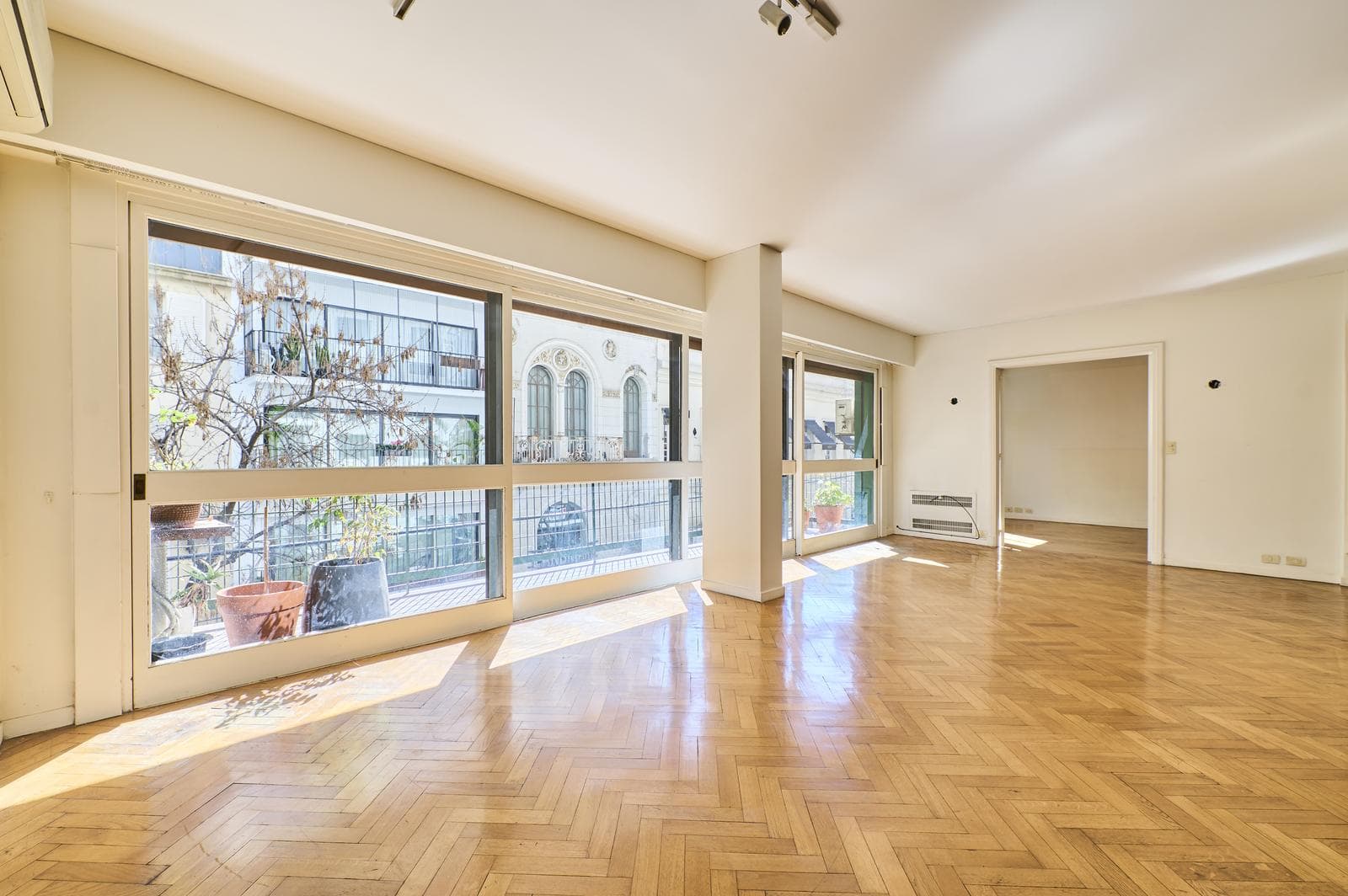 5-Room Apartment for Sale in Recoleta