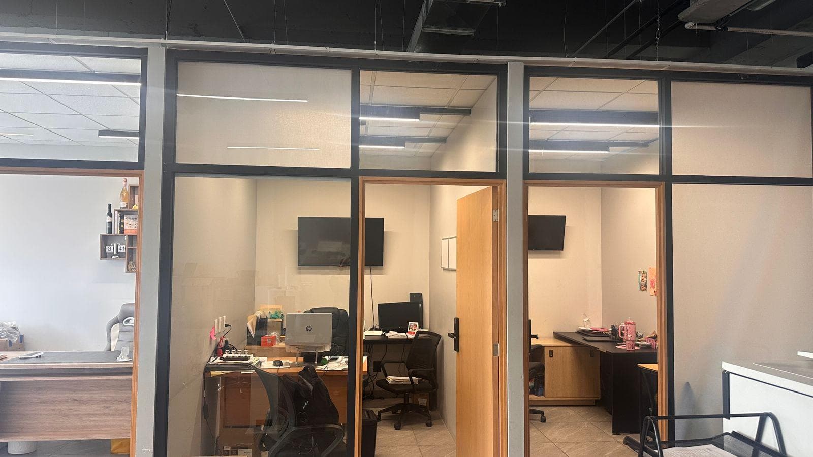 SPECTACULAR 108 m² LUXURY OFFICE IN THE RÍO SAN JOAQUÍN BUSINESS DISTRICT