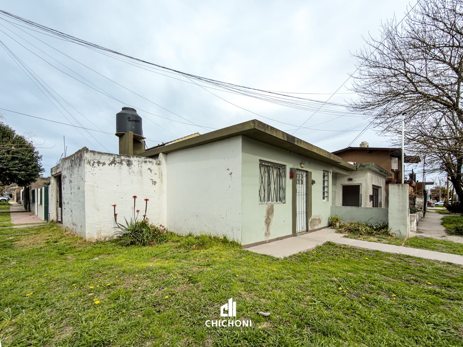 For Sale - 5-Room House or 2 Adjacent Properties - Villa Primera