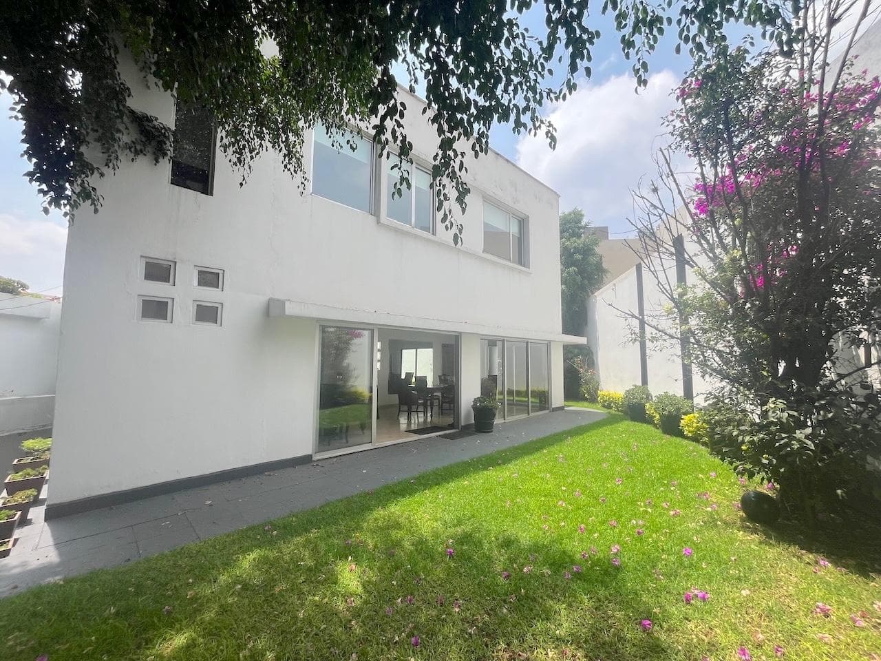 RENTA Casa moderna en Lomas de Chapultepec