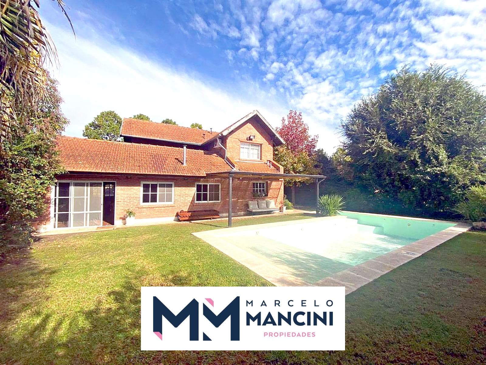 6-Room Home in Campos de Echeverría, Eligible for Financing