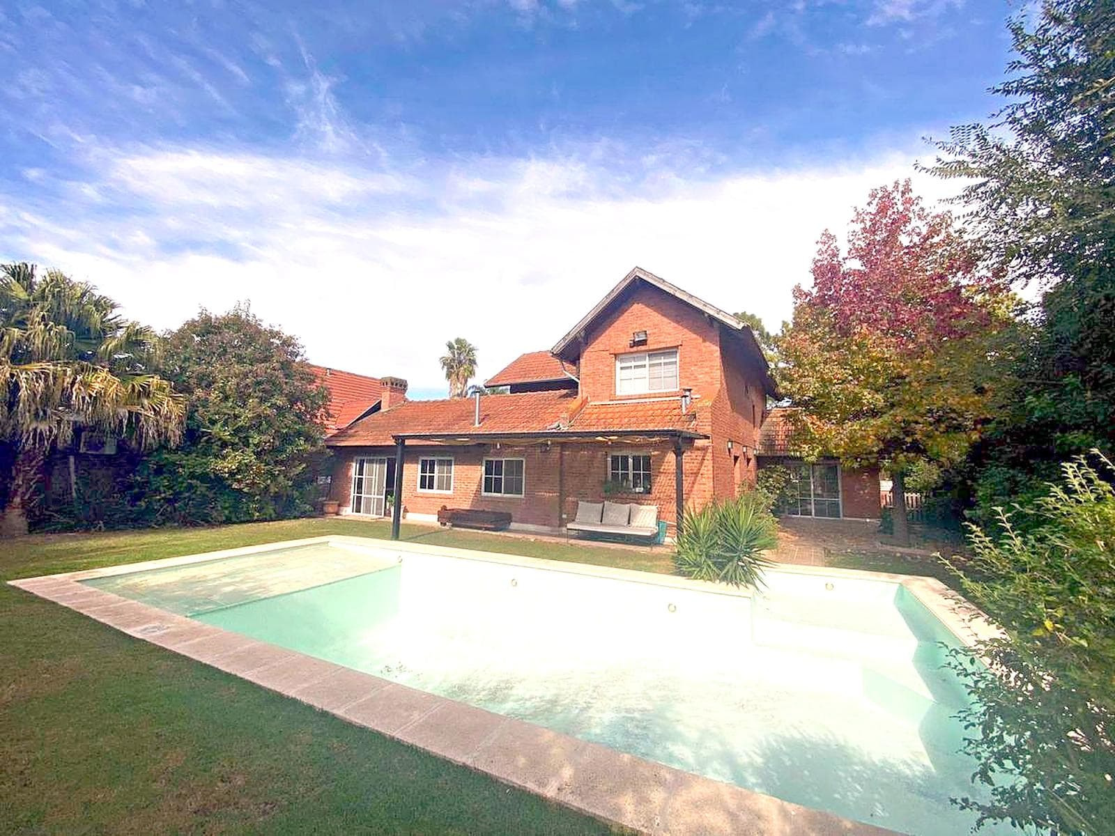 6-Room Home in Campos de Echeverría, Eligible for Financing