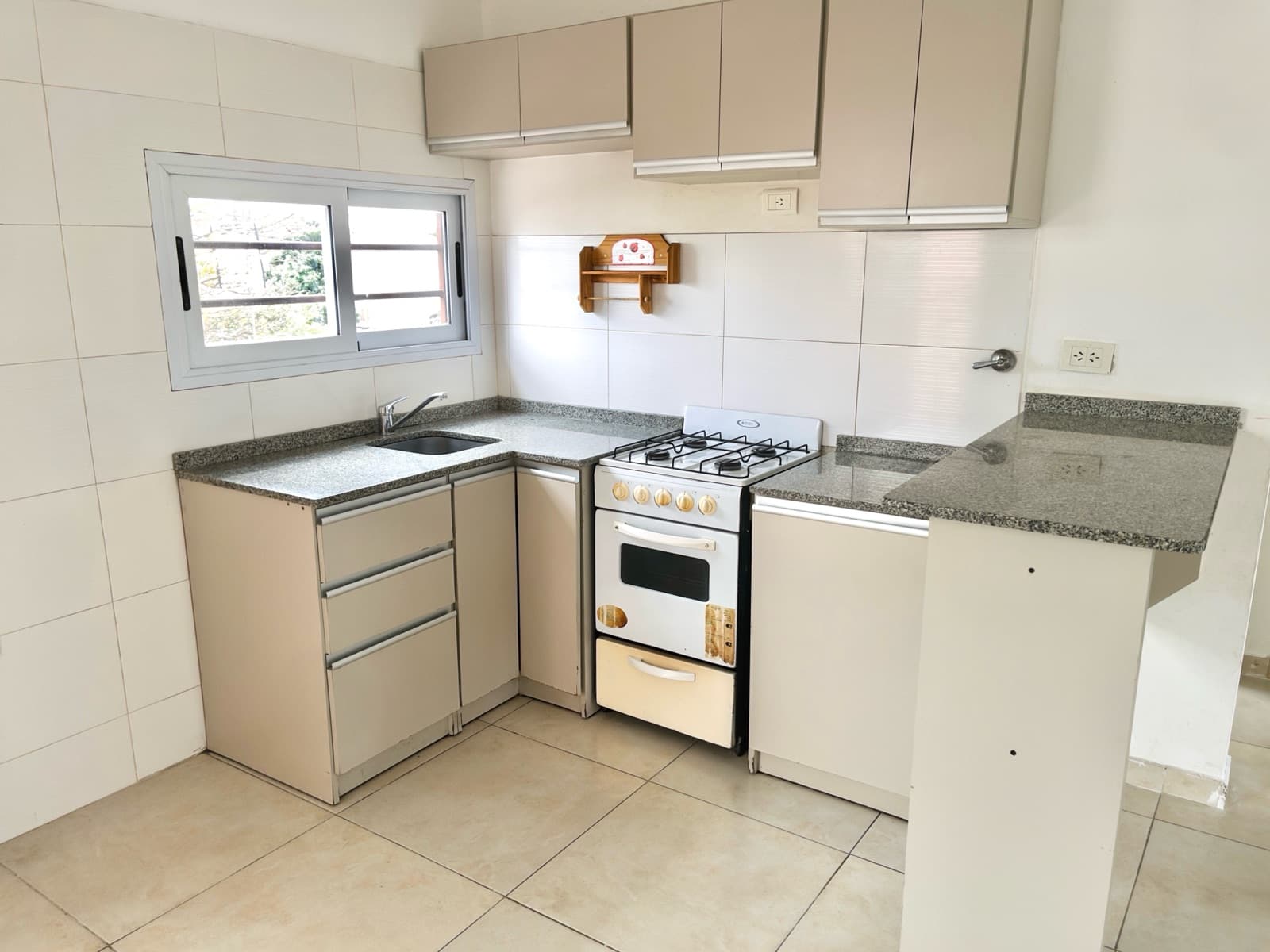 3-room apartment with garage and balcony FOR SALE