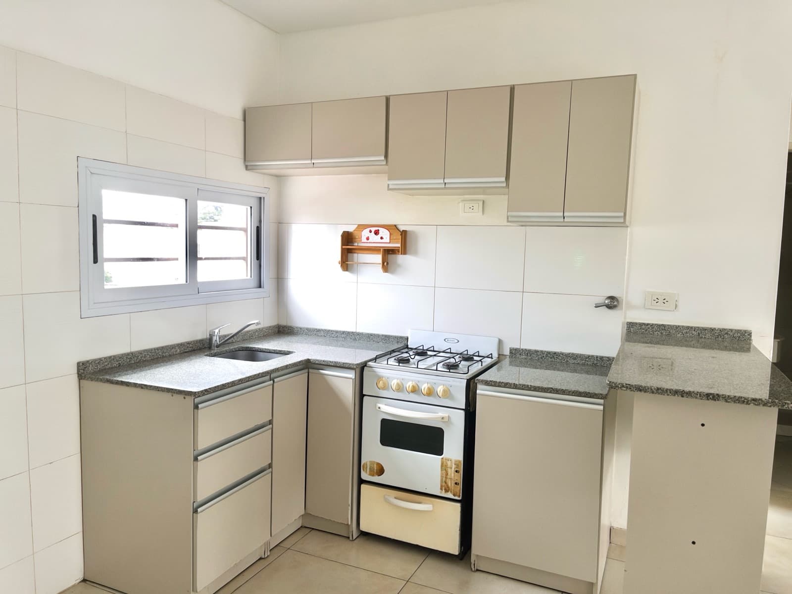 3-room apartment with garage and balcony FOR SALE
