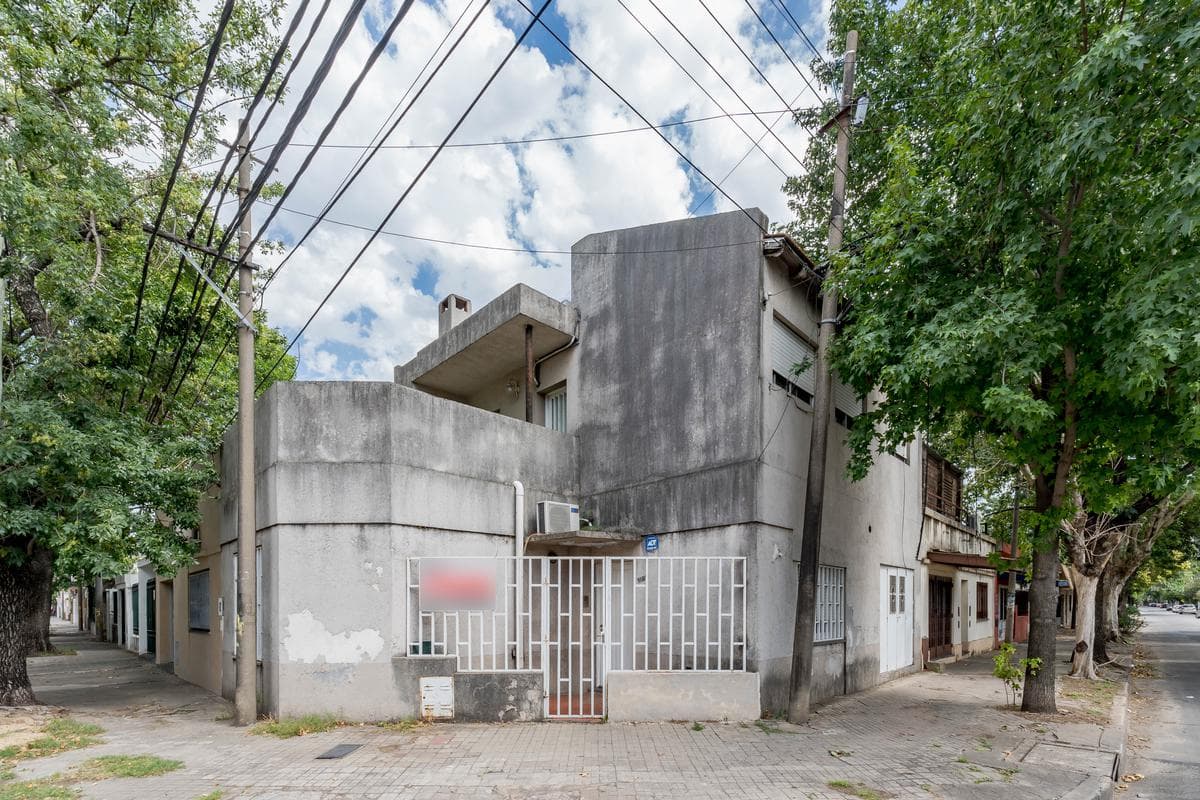 FOR SALE/EXCHANGE - 4-bedroom house with patio and terrace - Roque Sáenz Peña, Rosario.