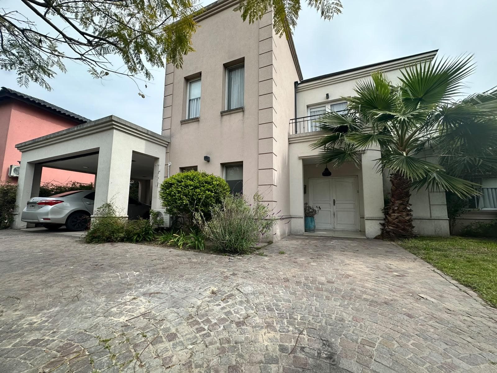 Beautiful and functional house for sale in Septiembre, Escobar