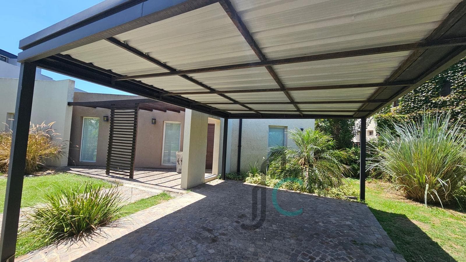 House by the Lagoon for Sale in the San Benito Neighborhood