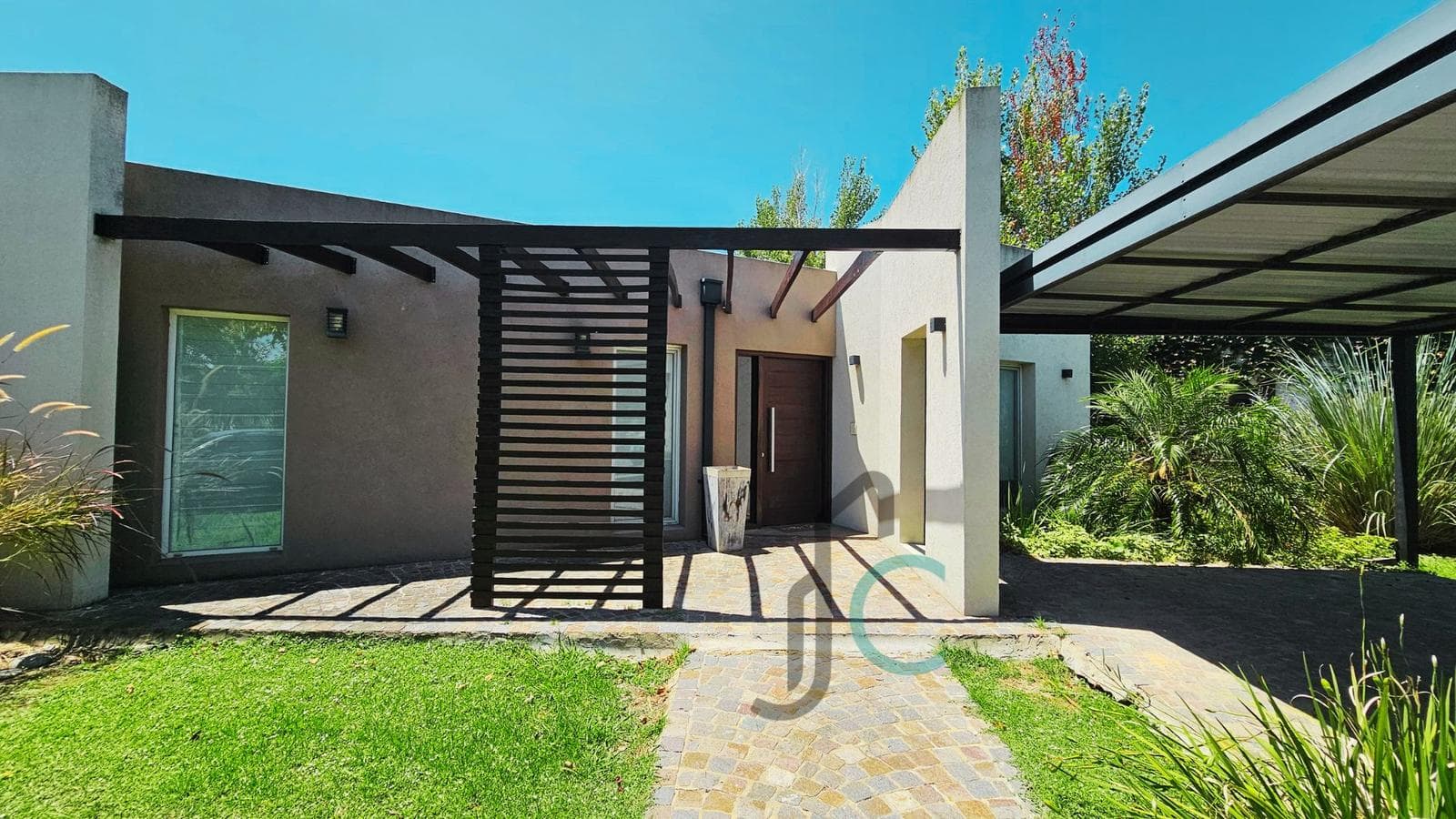 House by the Lagoon for Sale in the San Benito Neighborhood