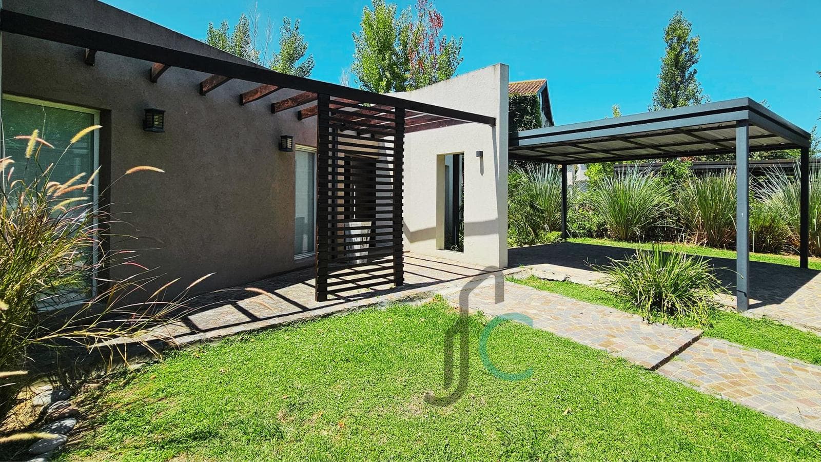 House by the Lagoon for Sale in the San Benito Neighborhood