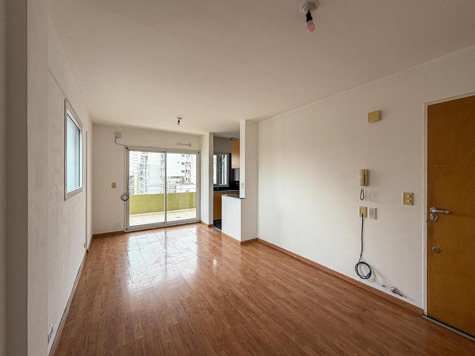 1-bedroom apartment facing the river with a terrace-style balcony