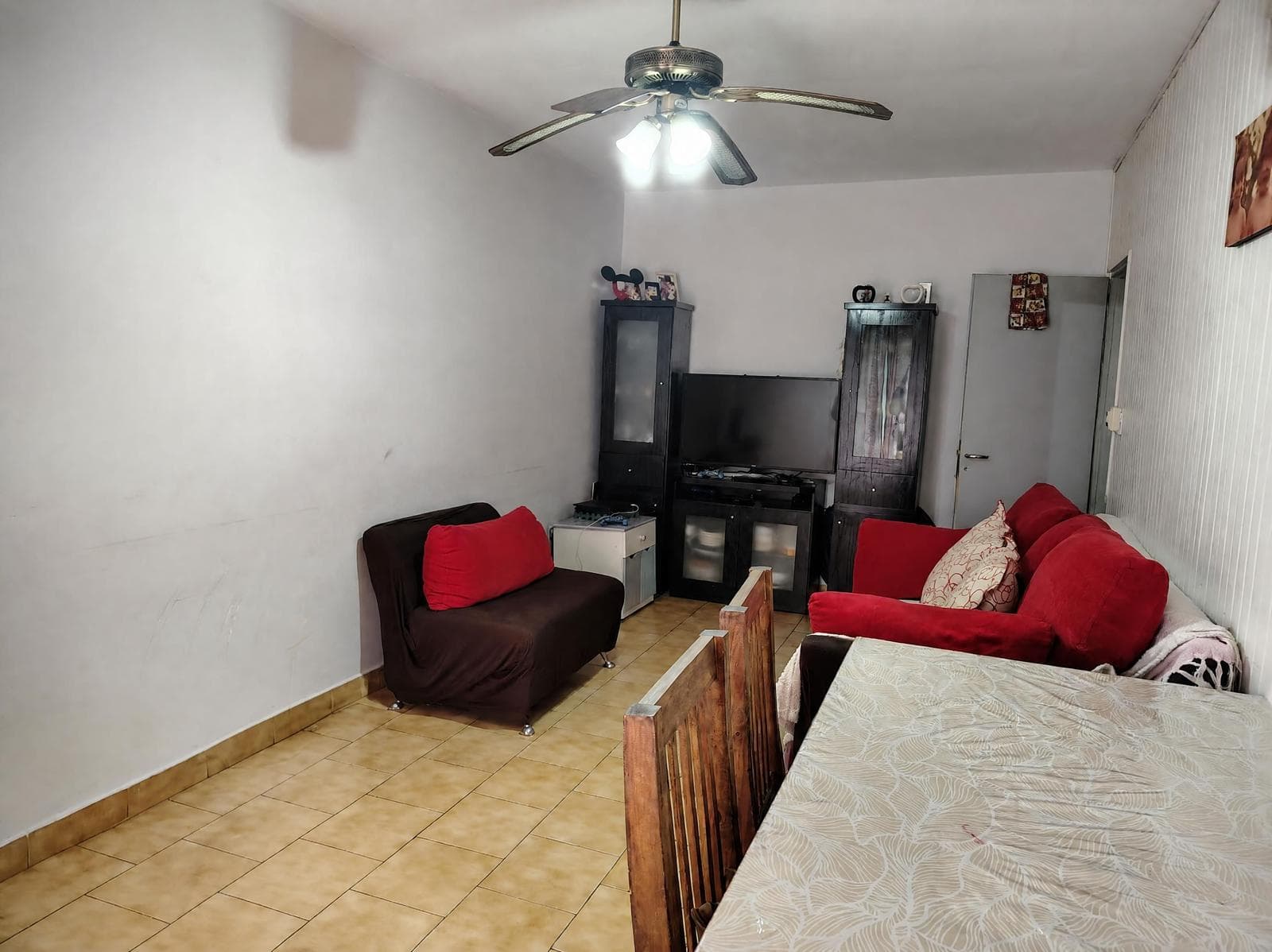 4-room house for sale in Castelar Norte, eligible for financing, with a garage