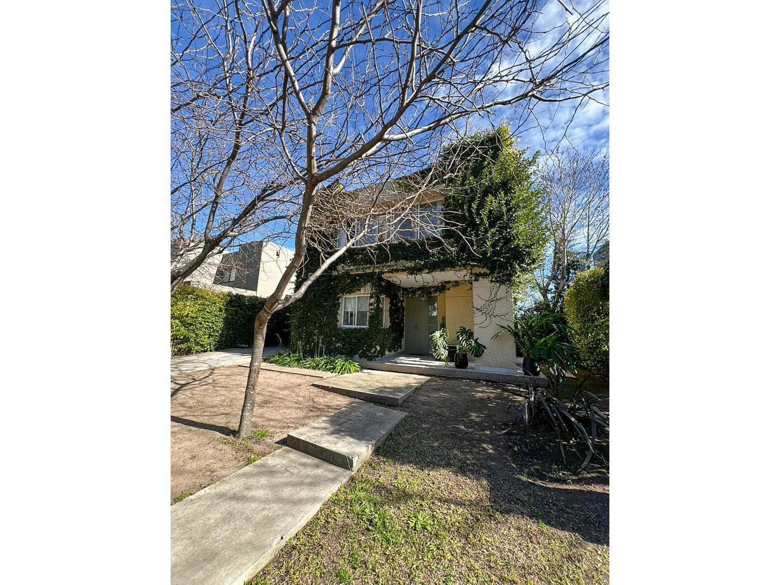 Unfurnished Annual Rental: 4-Bedroom House in the Barrancas de Santa María Neighborhood, Pacheco, Tigre