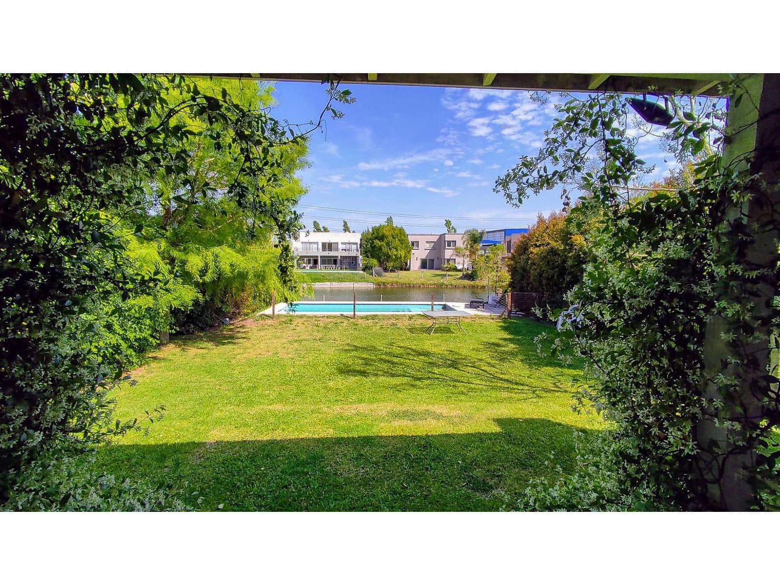 Unfurnished Annual Rental: 4-Bedroom House in the Barrancas de Santa María Neighborhood, Pacheco, Tigre