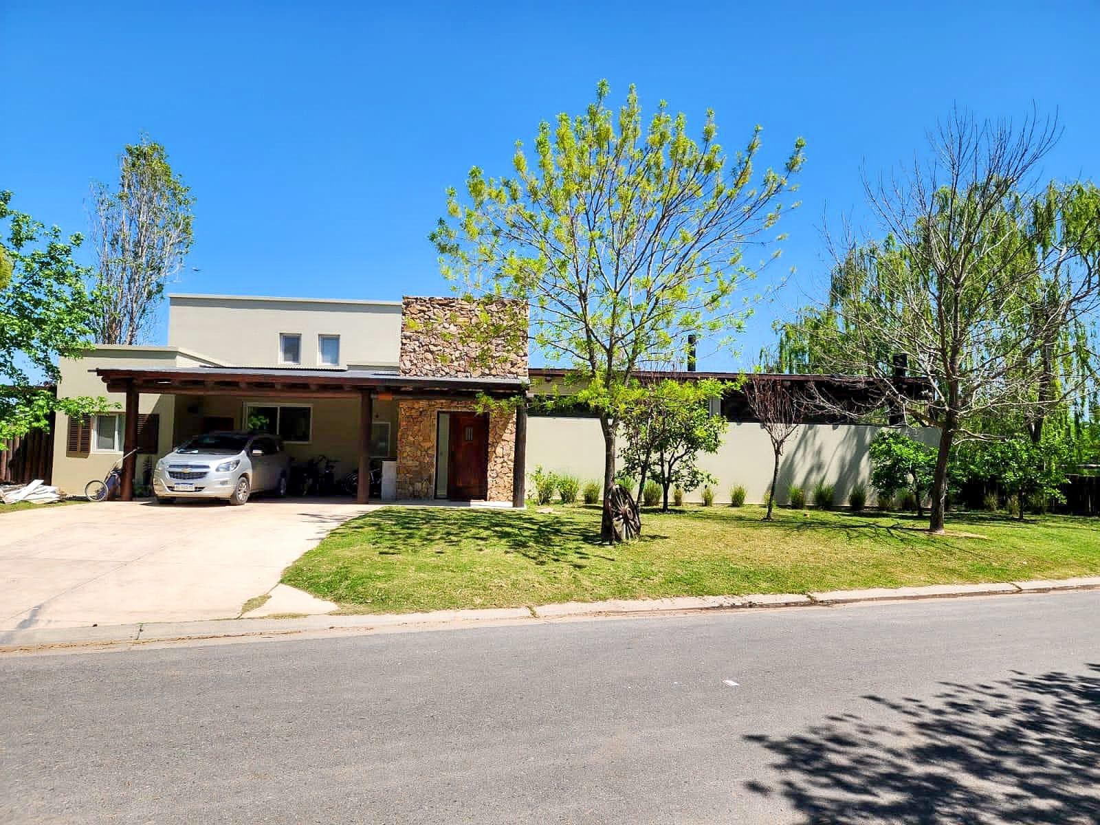 Short-Term Rental JANUARY: 5-Bedroom House in La Laguna, San Marco Neighborhood, Villanueva Tigre