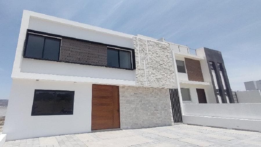 House for Sale in Grand Juriquilla | 300 m² Lot, Studio (Fourth Bedroom), and Garden