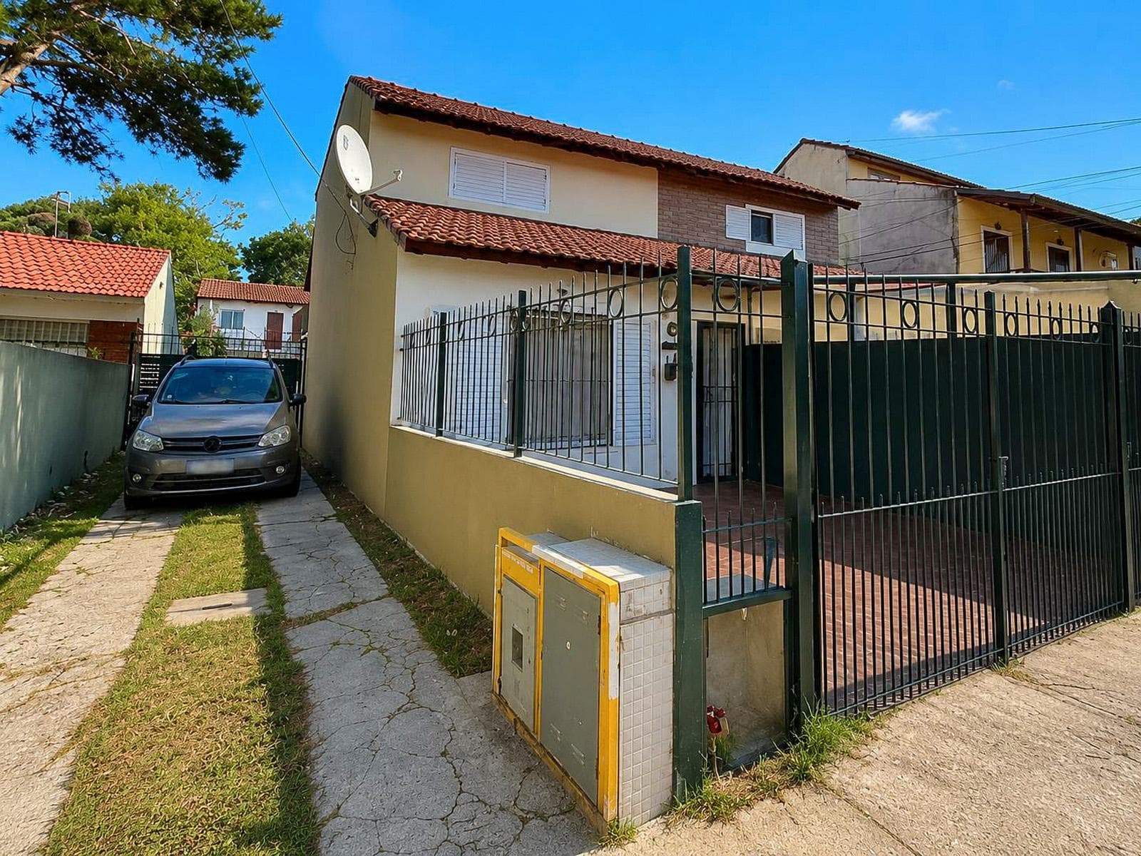For sale: Duplex with 4 rooms and furniture in Mar del Tuyú, 200 meters from the sea.