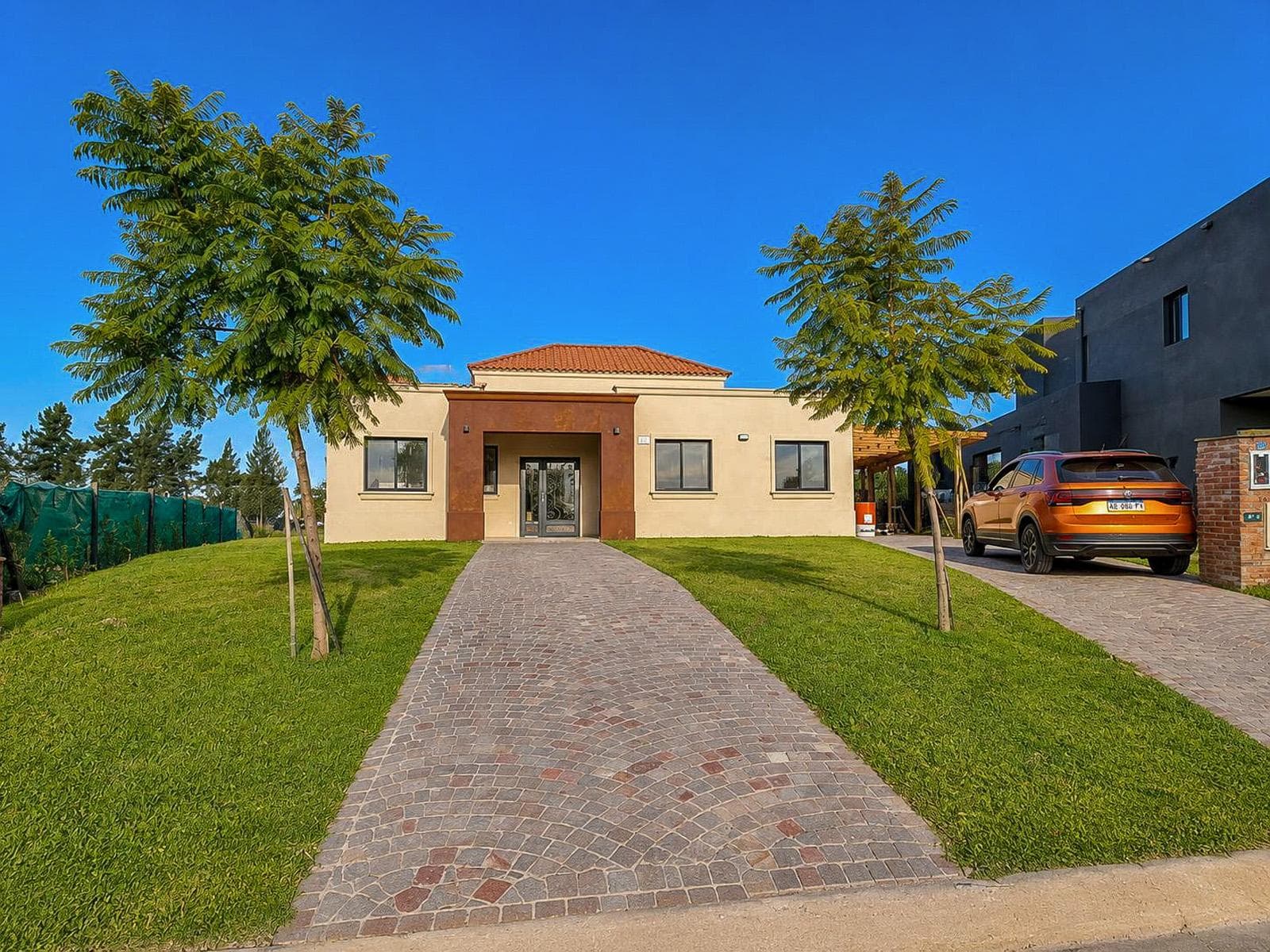 5-Bedroom House for Sale or Rent by the River in the San Benito Villanueva Neighborhood, Tigre