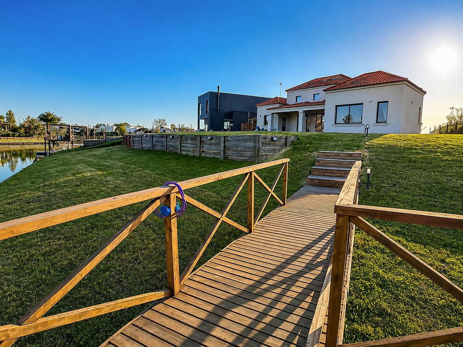 5-Bedroom House for Sale or Rent by the River in the San Benito Villanueva Neighborhood, Tigre