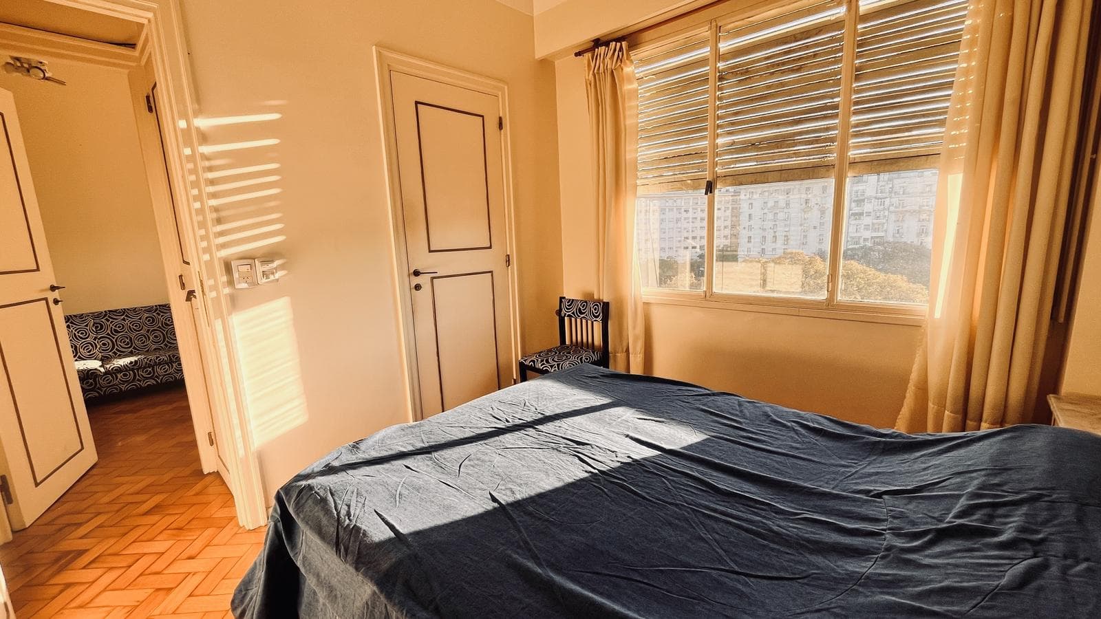 Very bright, two-room, partially furnished apartment for rent, Microcentro