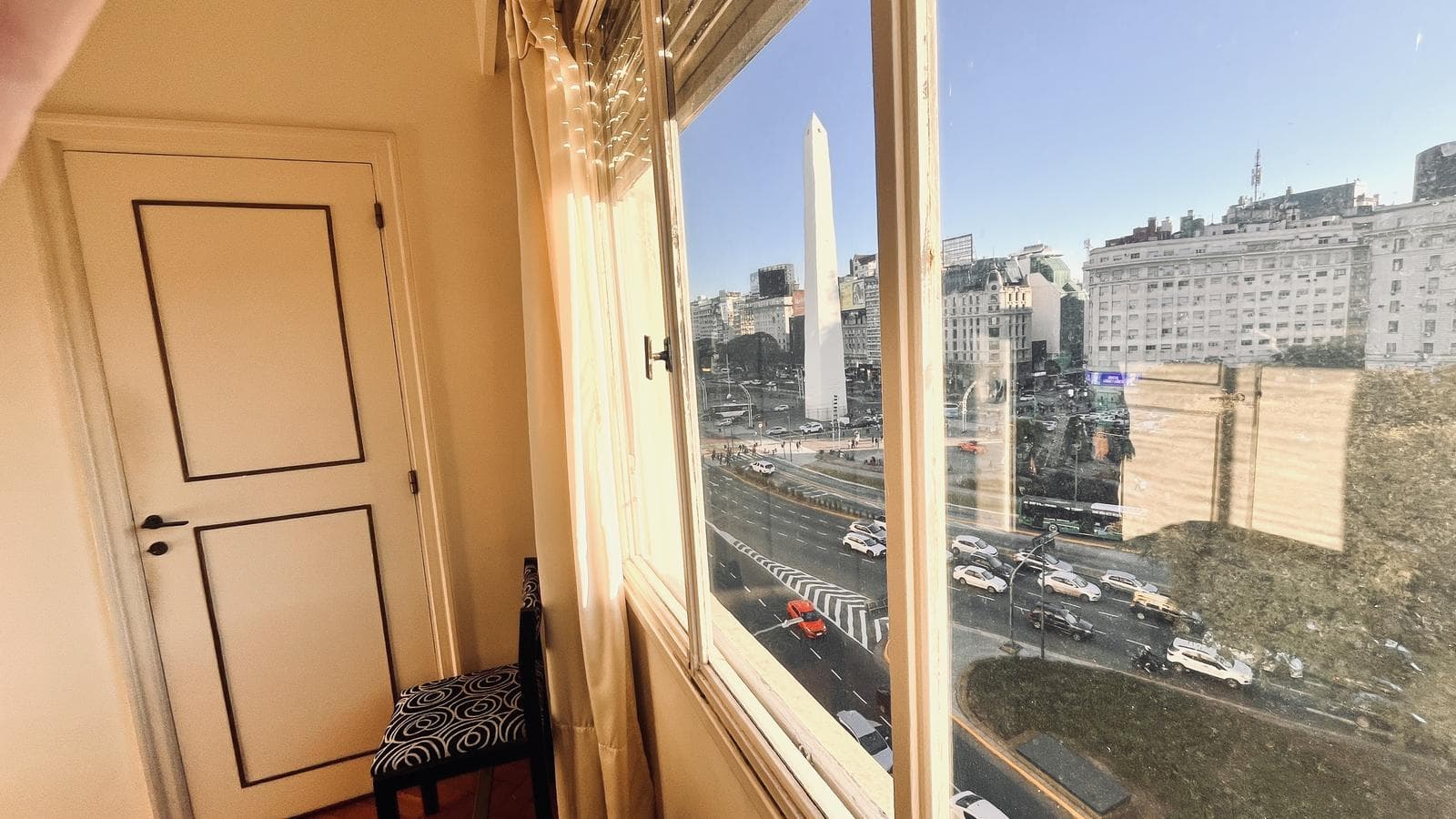 Very bright, two-room, partially furnished apartment for rent, Microcentro