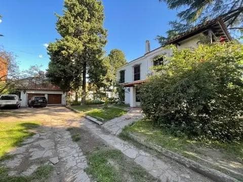 5-Room House for Sale in Villa Sarmiento