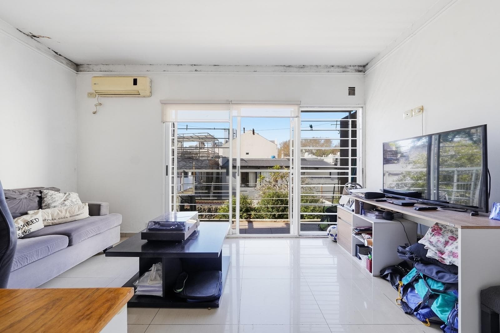 2 ambientes en venta con cochera y pileta en Villa Urquiza