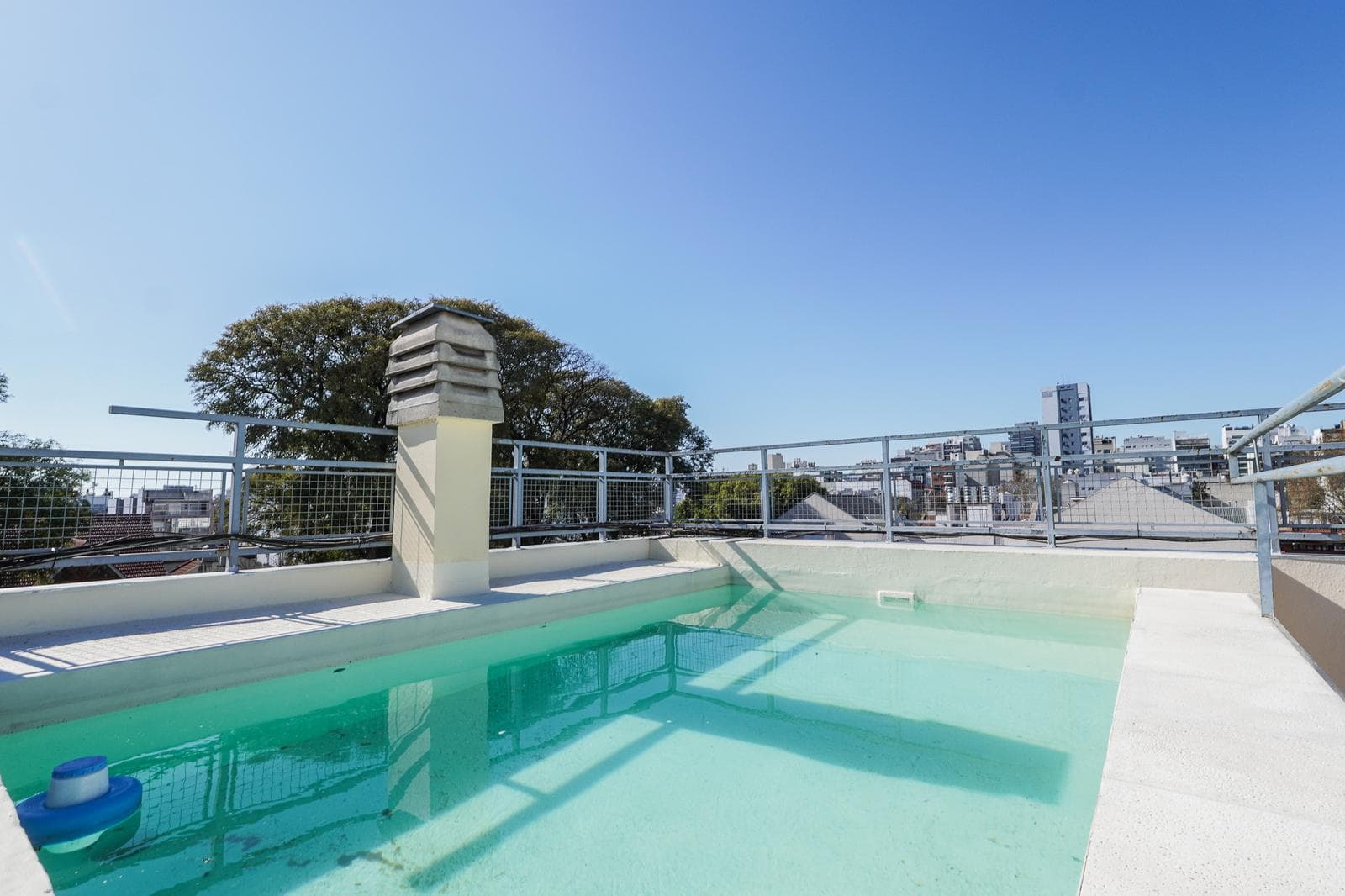 2 ambientes en venta con cochera y pileta en Villa Urquiza