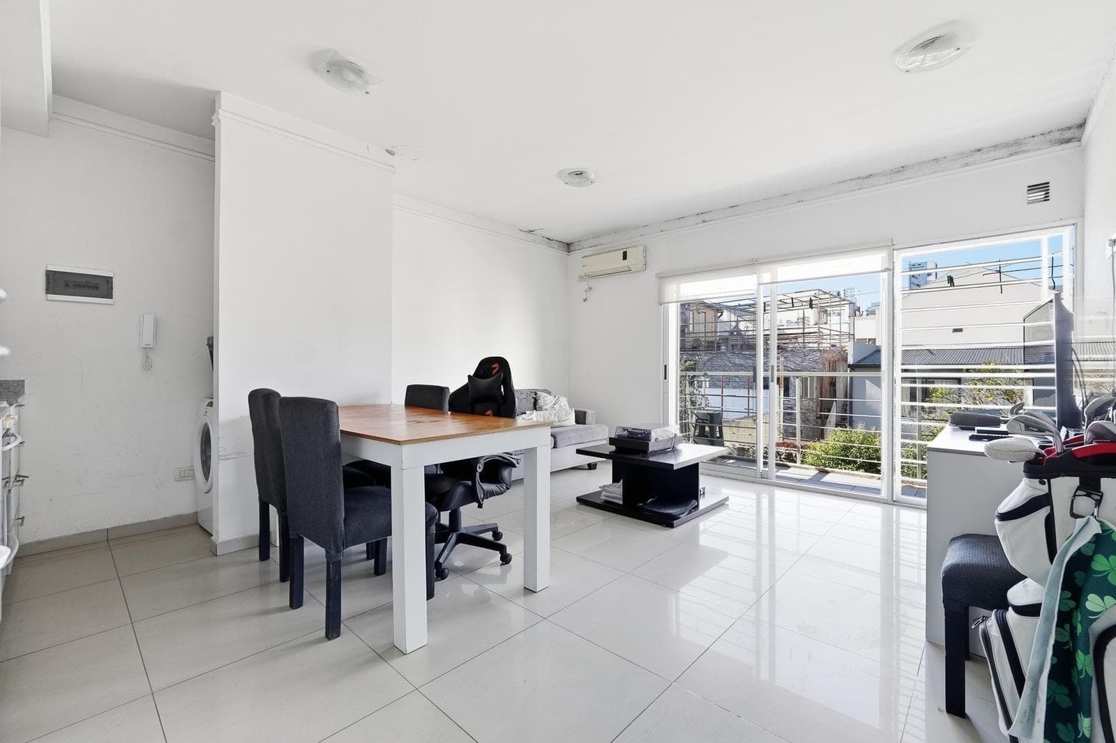 2 ambientes en venta con cochera y pileta en Villa Urquiza