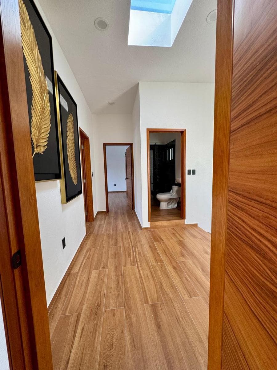 CASA NUEVA EN VENTA, EN LA COL. 3 DE MAYO EN EMILIANO ZAPATA, MOR, CON JARDIN Y ALBERCA PRIVADO