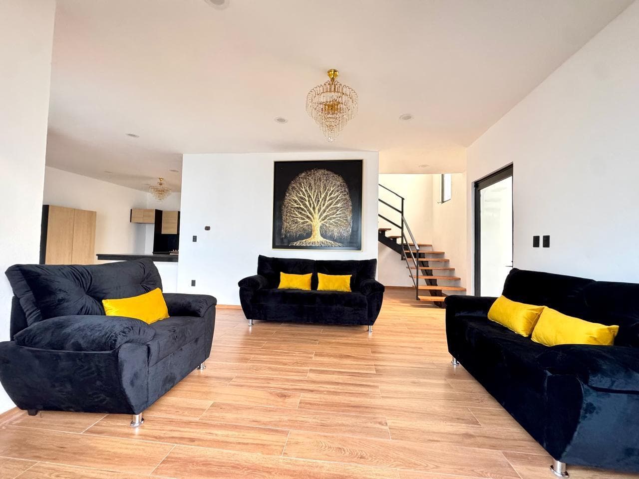 CASA NUEVA EN VENTA, EN LA COL. 3 DE MAYO EN EMILIANO ZAPATA, MOR, CON JARDIN Y ALBERCA PRIVADO