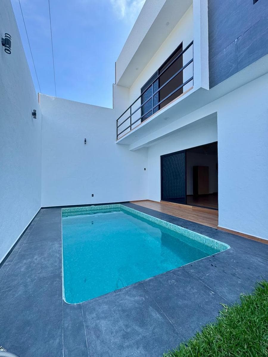 CASA NUEVA EN VENTA, EN LA COL. 3 DE MAYO EN EMILIANO ZAPATA, MOR, CON JARDIN Y ALBERCA PRIVADO