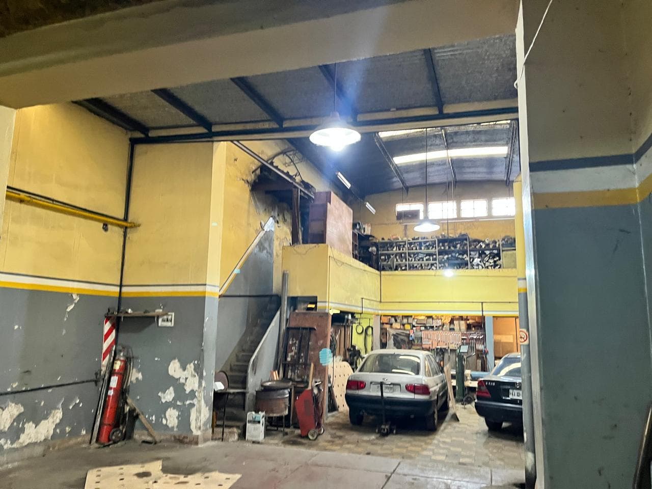 VILLA CRESPO: 360 m² SINGLE-STORY MULTI-PURPOSE WAREHOUSE, STORAGE FACILITY, WORKSHOP, ETC., ETC.