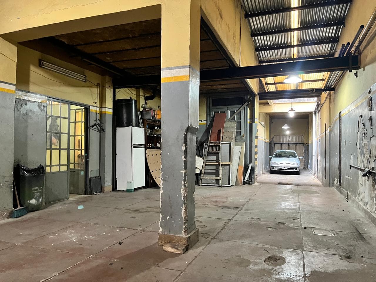 VILLA CRESPO: 360 m² SINGLE-STORY MULTI-PURPOSE WAREHOUSE, STORAGE FACILITY, WORKSHOP, ETC., ETC.