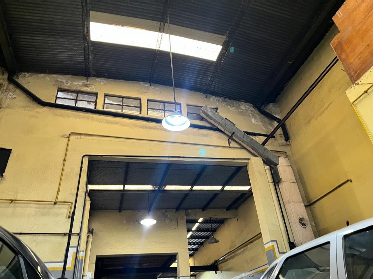 VILLA CRESPO: 360 m² SINGLE-STORY MULTI-PURPOSE WAREHOUSE, STORAGE FACILITY, WORKSHOP, ETC., ETC.