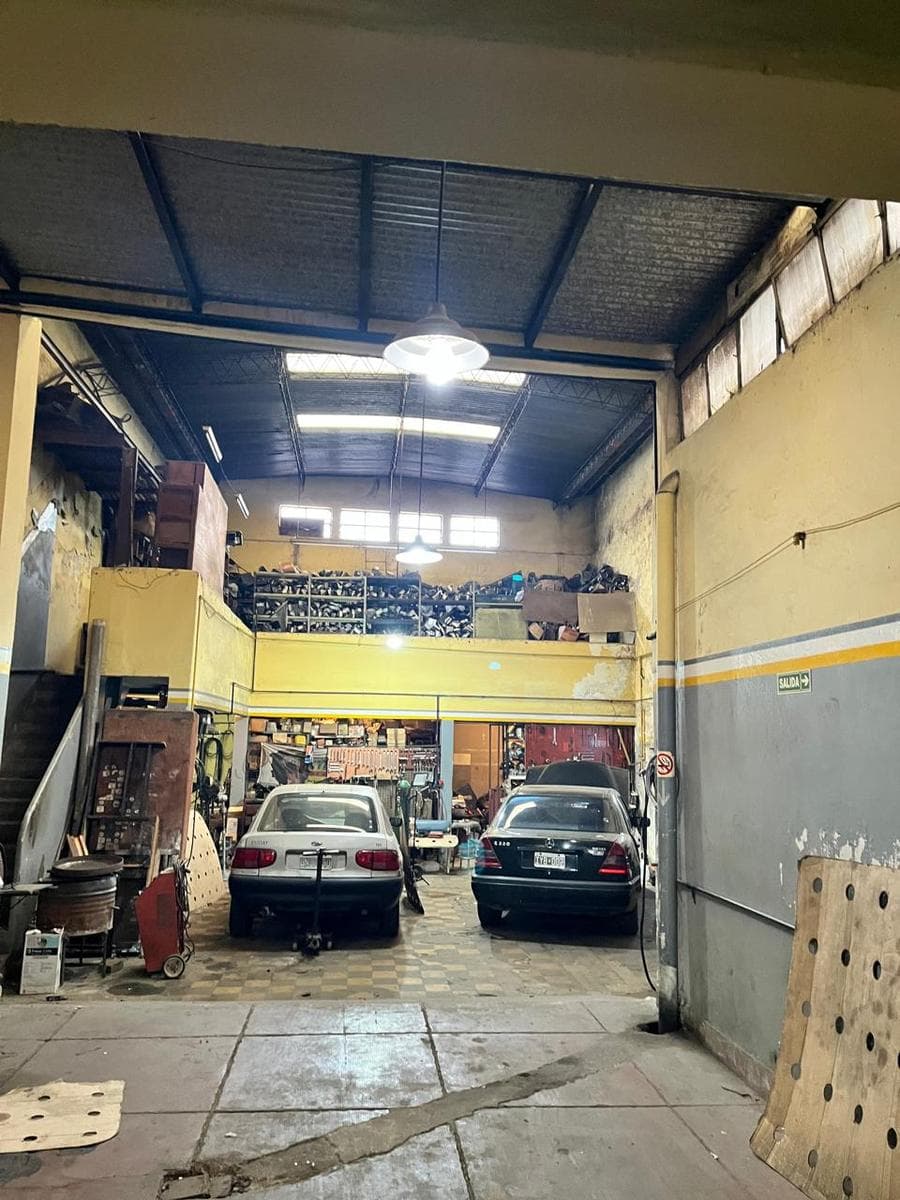 VILLA CRESPO: 360 m² SINGLE-STORY MULTI-PURPOSE WAREHOUSE, STORAGE FACILITY, WORKSHOP, ETC., ETC.