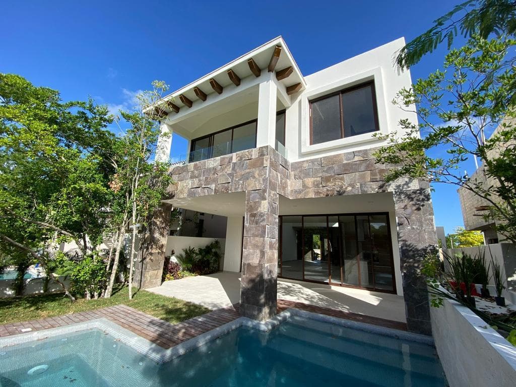 Beautiful home in Lagos del Sol, a great opportunity / Beautiful home in Lagos del Sol