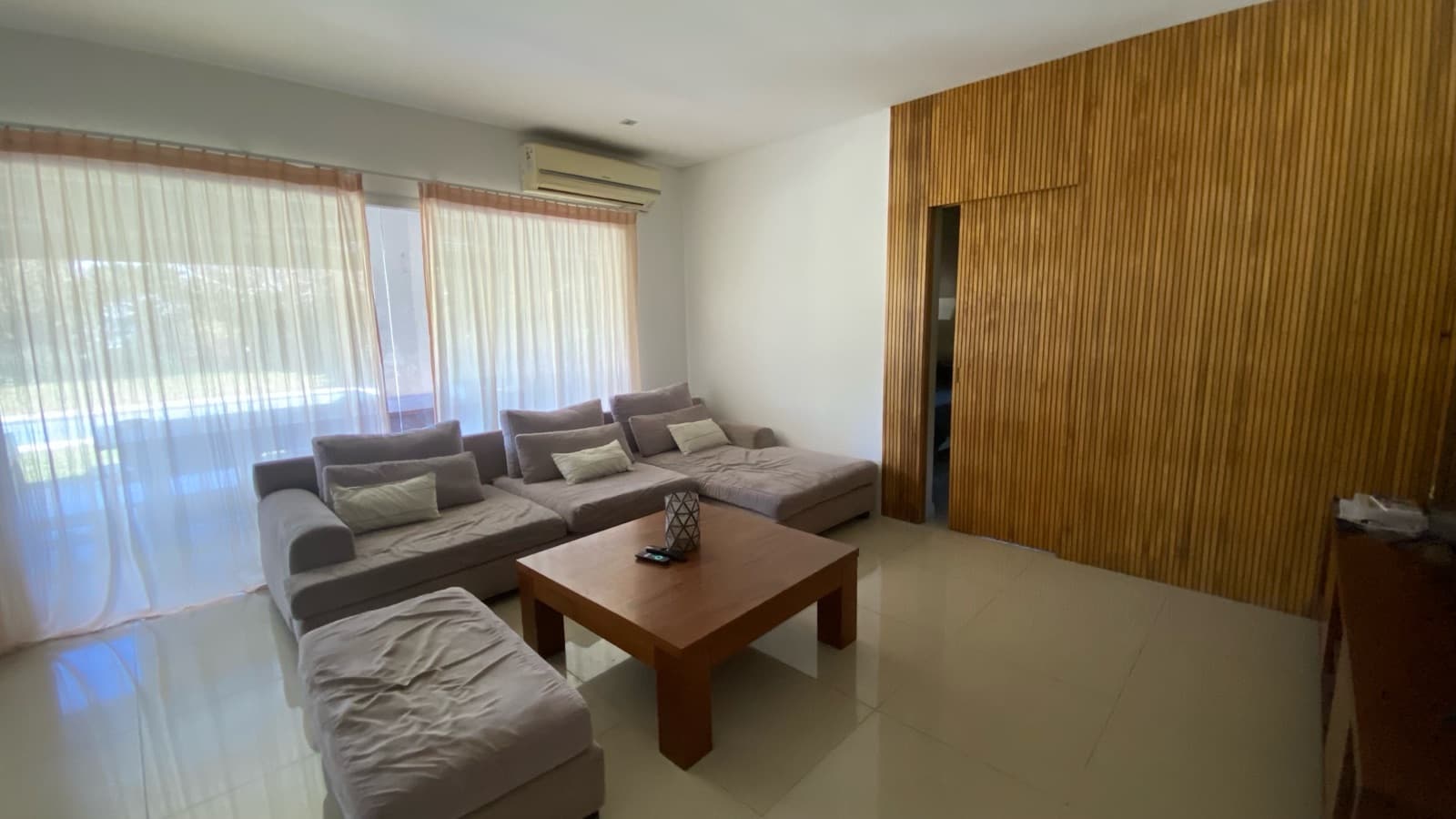 House for Sale in the Septiembre Neighborhood, Escobar