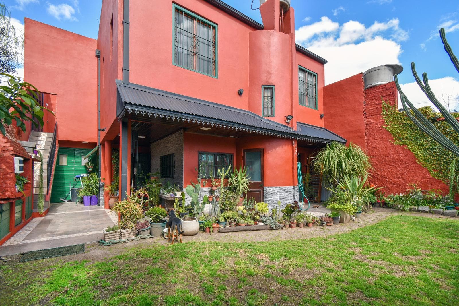 3-room house for sale with potential for expansion, garden, and garage in Moreno