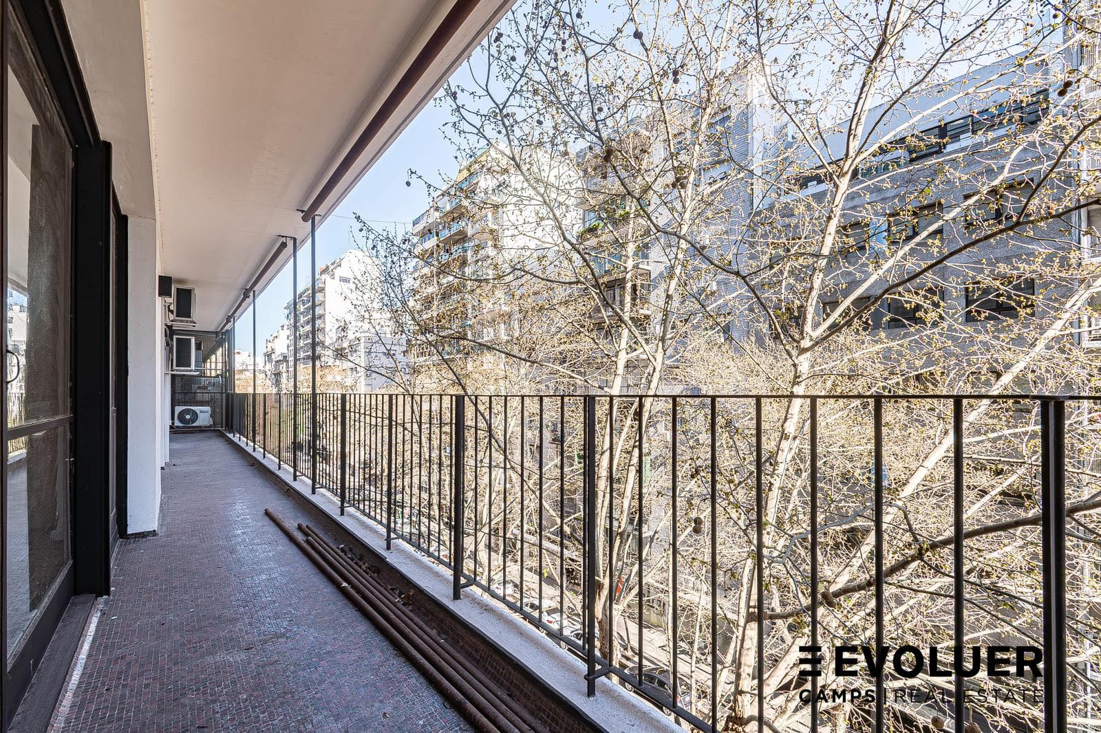 5-Room Apartment for Sale with Garage and Storage Unit - Recoleta