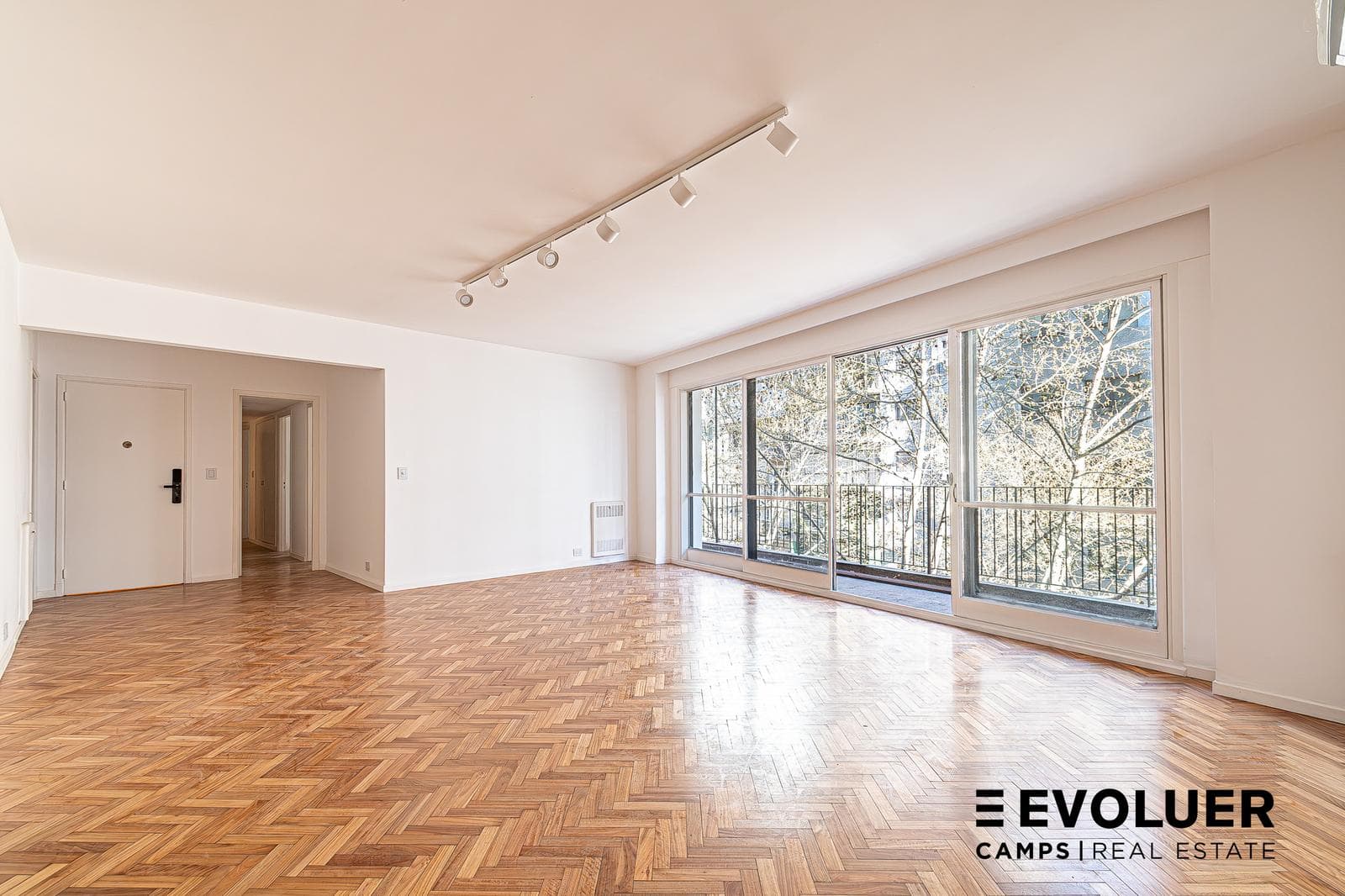 5-Room Apartment for Sale with Garage and Storage Unit - Recoleta