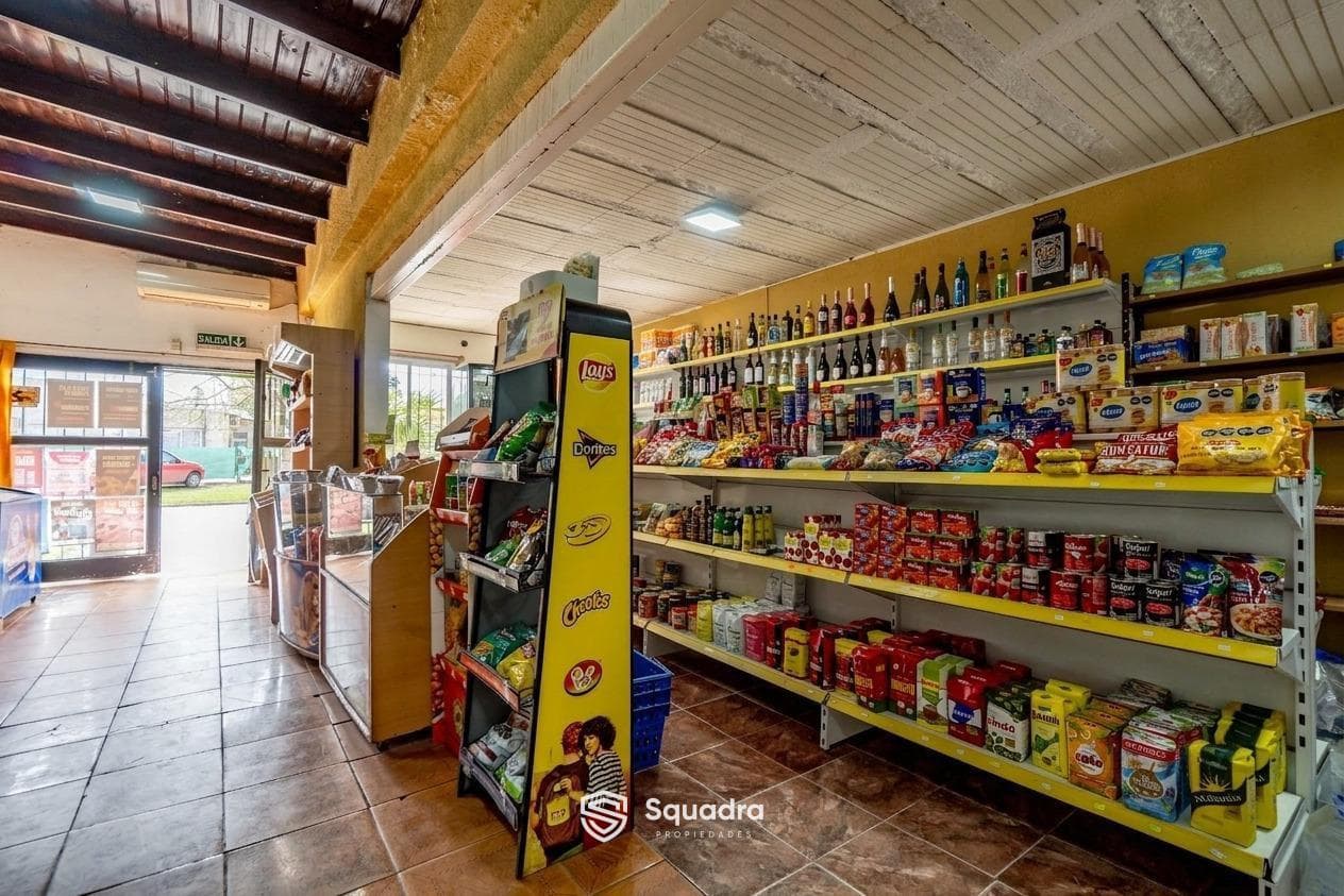FOR SALE | TRADE - 2-bedroom house with a yard, pool, and commercial space. Pueblo Esther - QUALIFIES FOR MORTGAGE