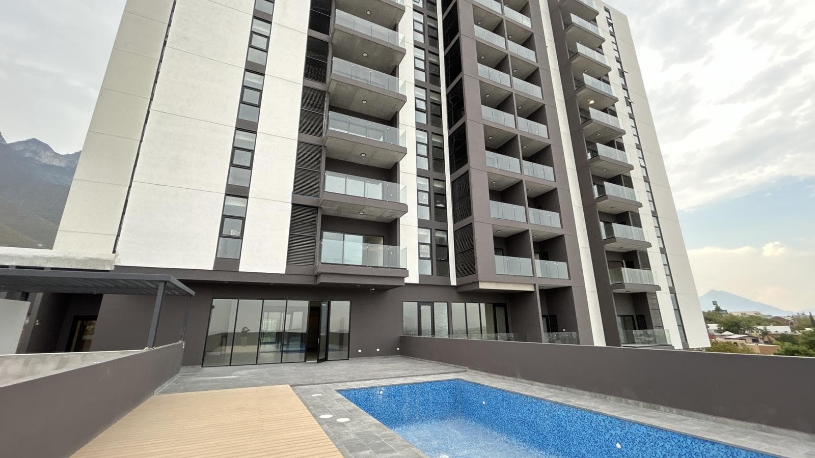 Apartment for Sale in Cumbres, 5 Minutes from Rangel Frias