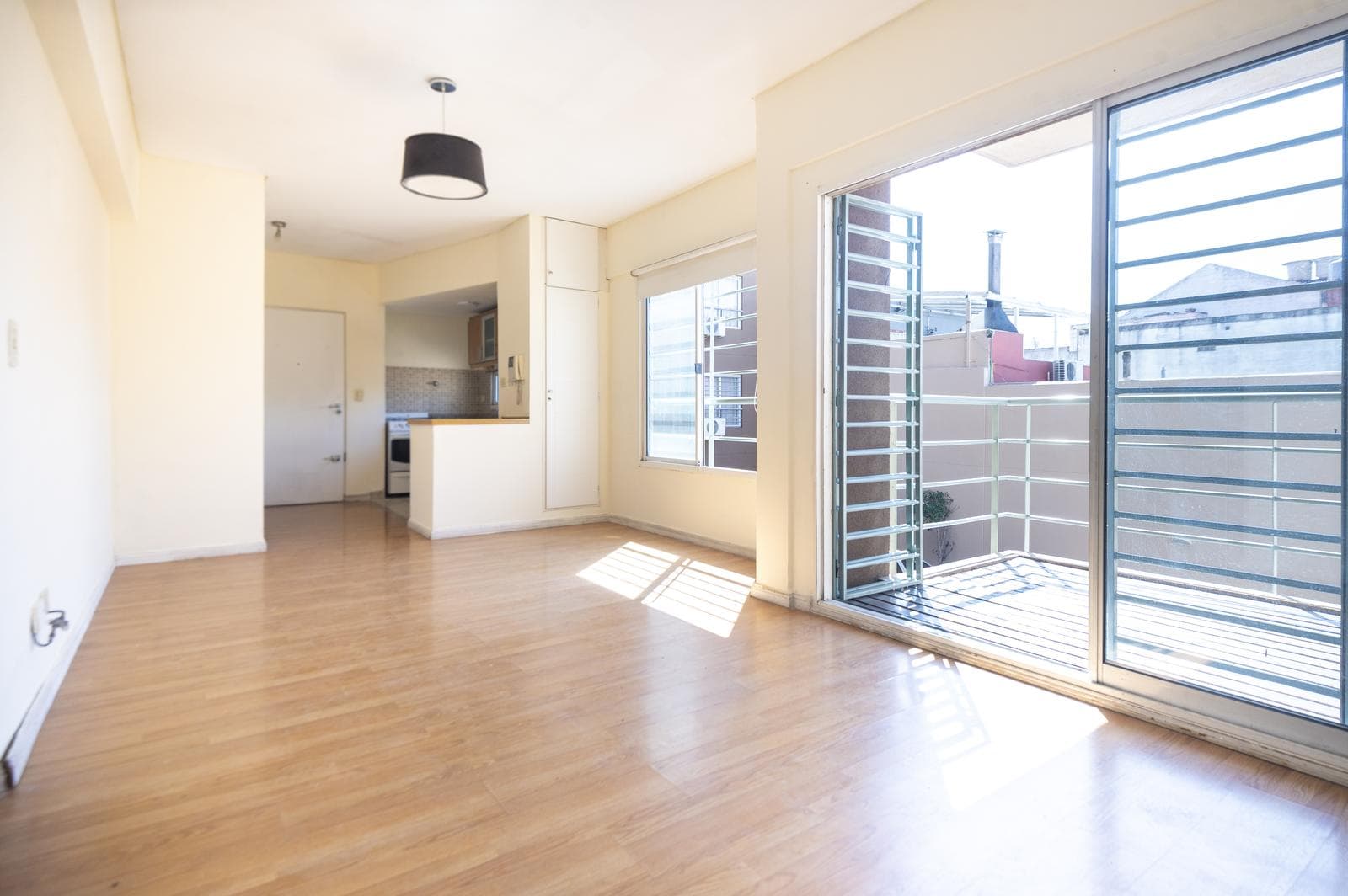 2-ROOM APARTMENT FOR RENT WITH A BALCONY—VERY BRIGHT – VILLA DEVOTO