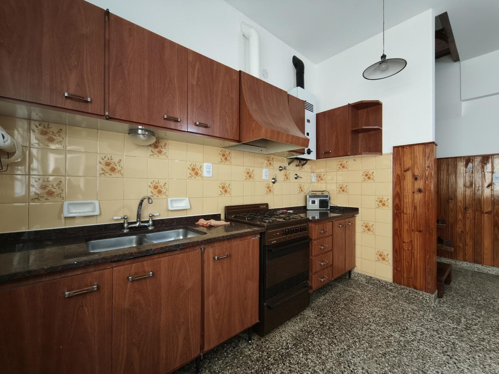 3-BEDROOM CORRIDOR-STYLE HOUSE FOR RENT, NO MAINTENANCE FEES
