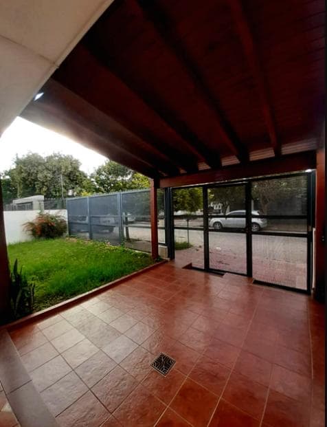 Casa a la VENTA en Barrio Jardín, gran terreno 3 habitaciones