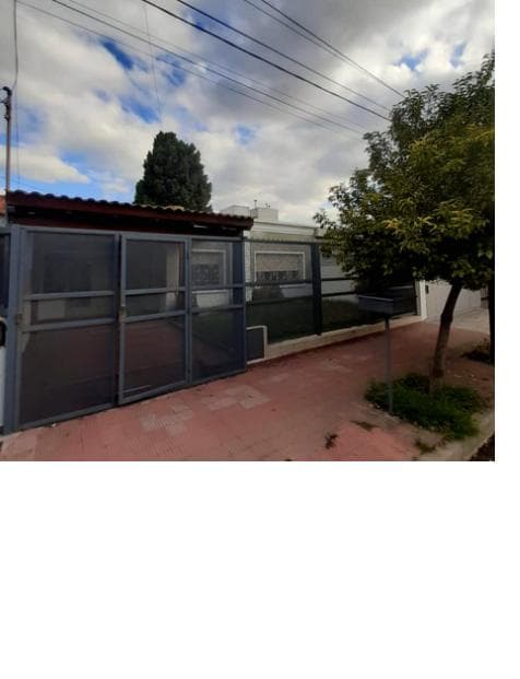 Casa a la VENTA en Barrio Jardín, gran terreno 3 habitaciones