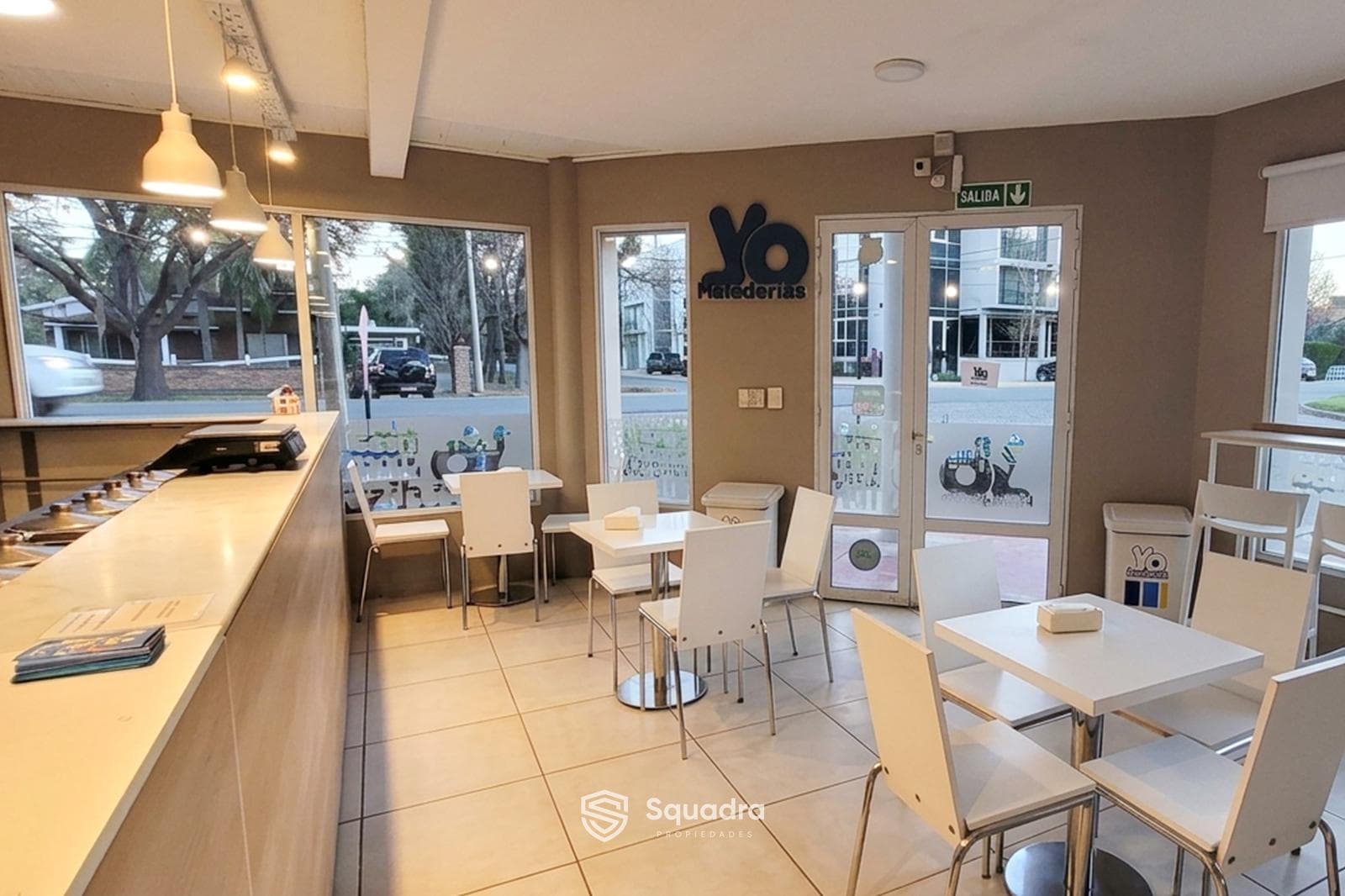 FOR SALE - Business: ice cream shop, coffee shop, and take-out café - Funes.