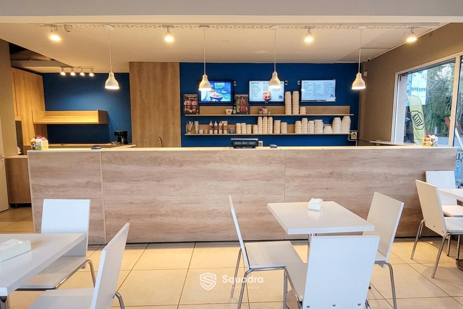 FOR SALE - Business: ice cream shop, coffee shop, and take-out café - Funes.
