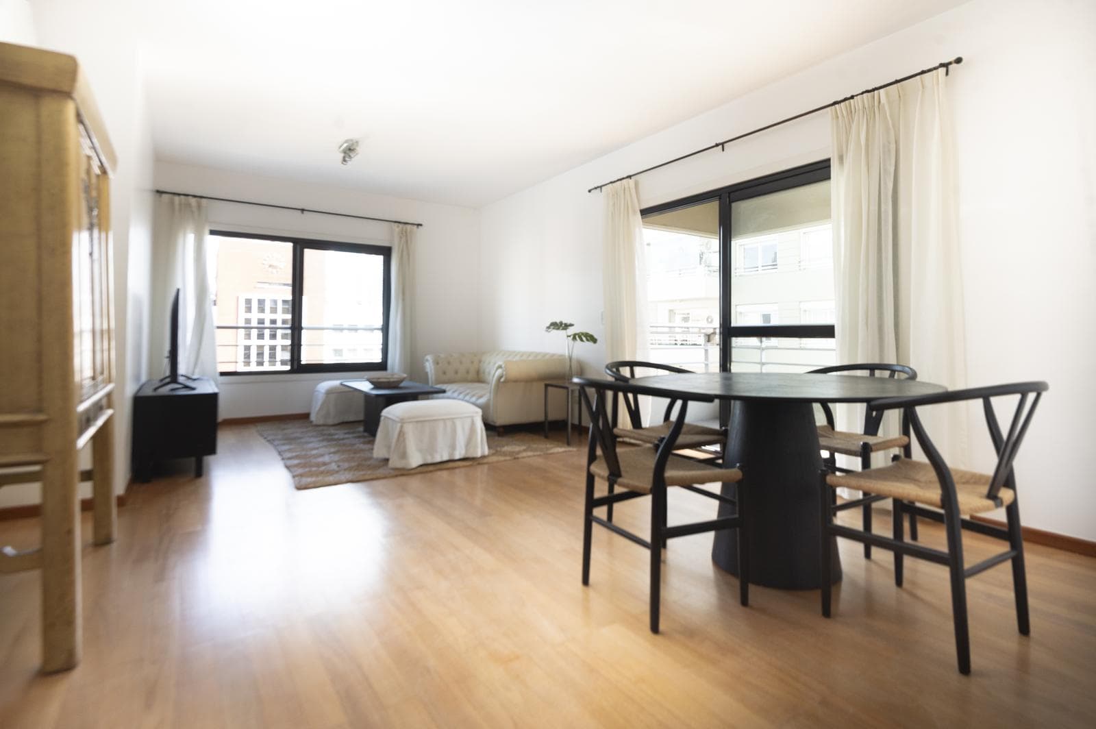 FURNISHED 3-ROOM APARTMENT FOR RENT, UPPER FLOOR, PARKING SPACE, AND AMENITIES – TORRE BULNES