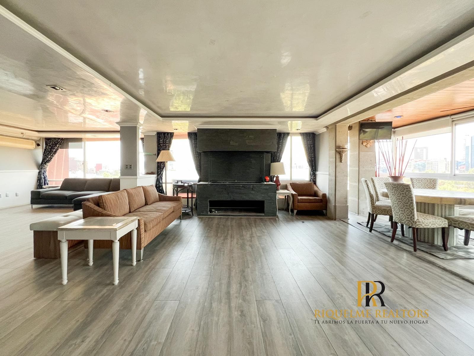 SPACIOUS, BRIGHT APARTMENT WITH PANORAMIC VIEWS